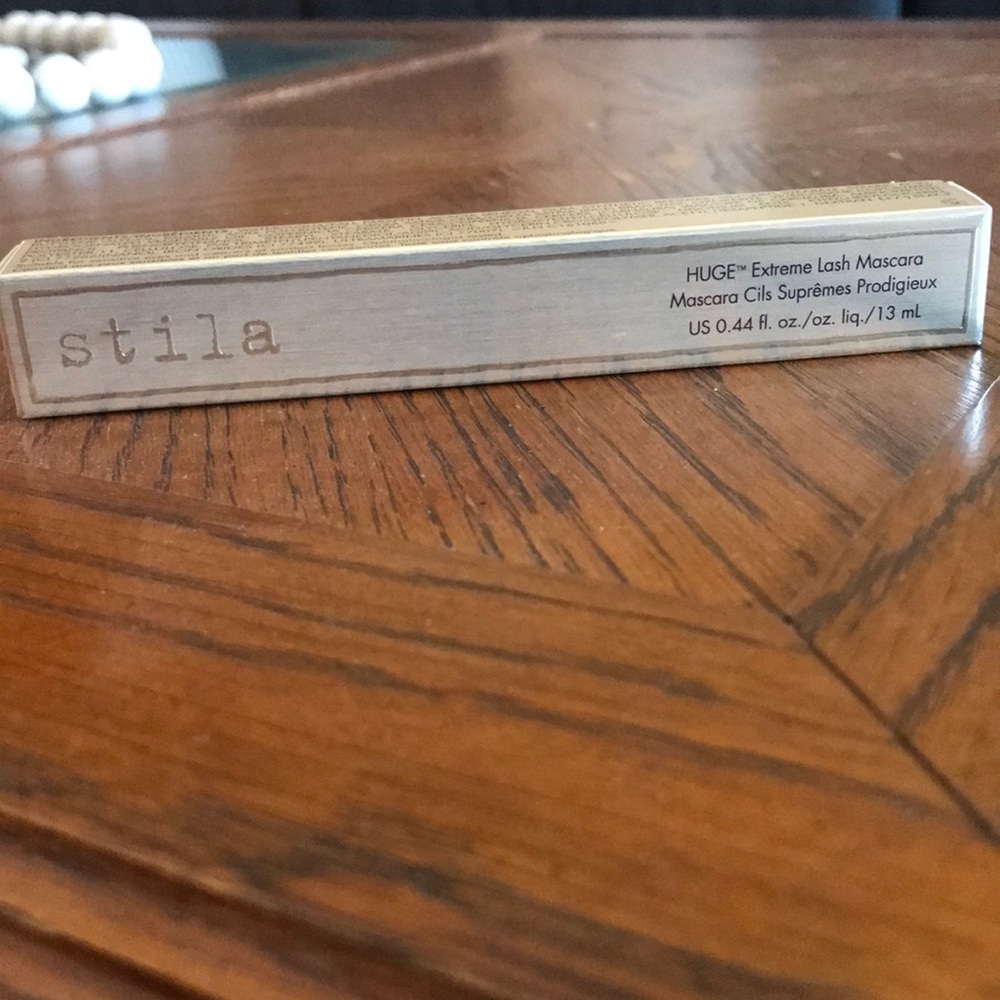 Stila HUGE Extreme Lash Mascara